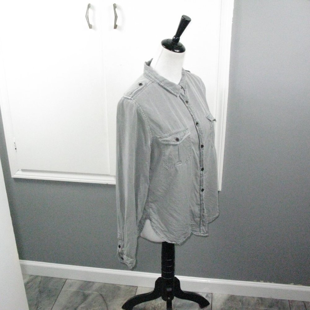 Universal Thread Gray Button Front Blouse Size Small - Picture 4 of 4